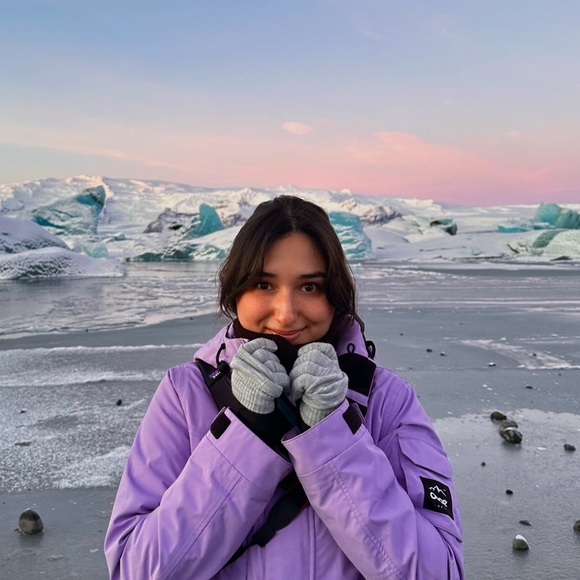 Meet your Posher, Julia - Picture 1 of 1